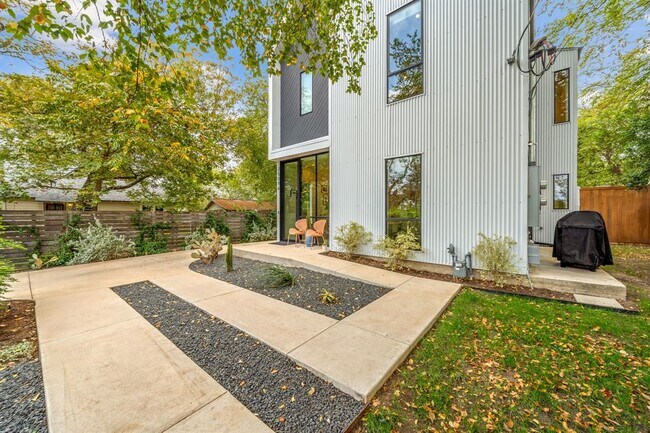 Building Photo - 2509 Durwood St