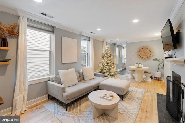 Photo - 1719-21 Wallace St Apartment