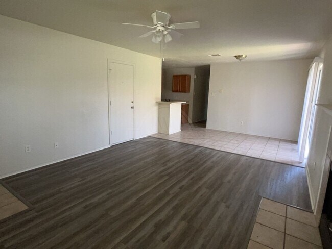 Foto del edificio - 2318 Wildewood Dr