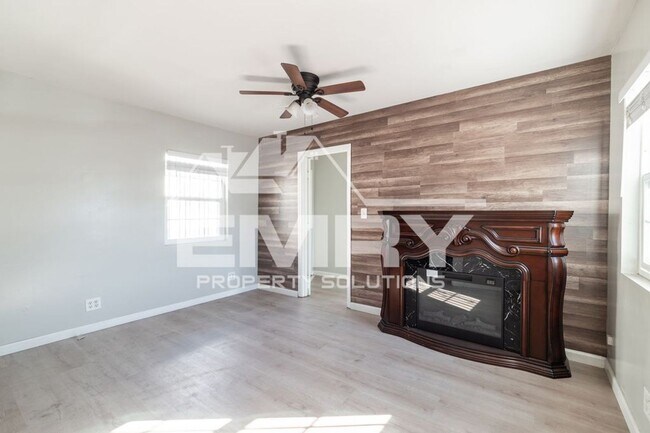 Foto del edificio - 5547 Holmes Ave