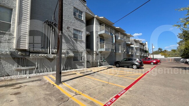 Foto del edificio - 4502 Gaston Ave