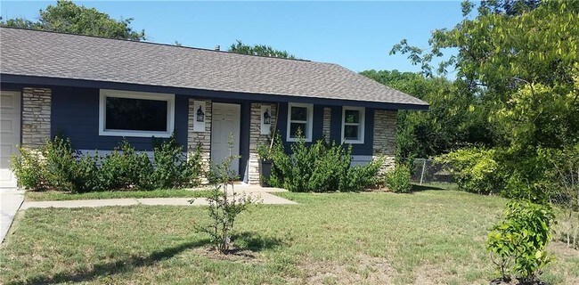 Foto del edificio - 4402 Hayride Ln