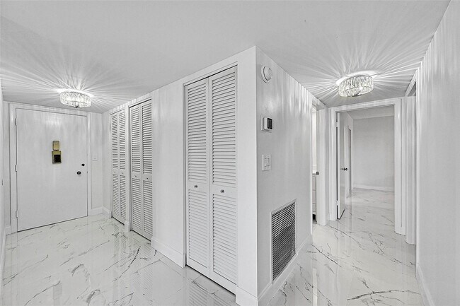Building Photo - 1401 S Ocean Dr
