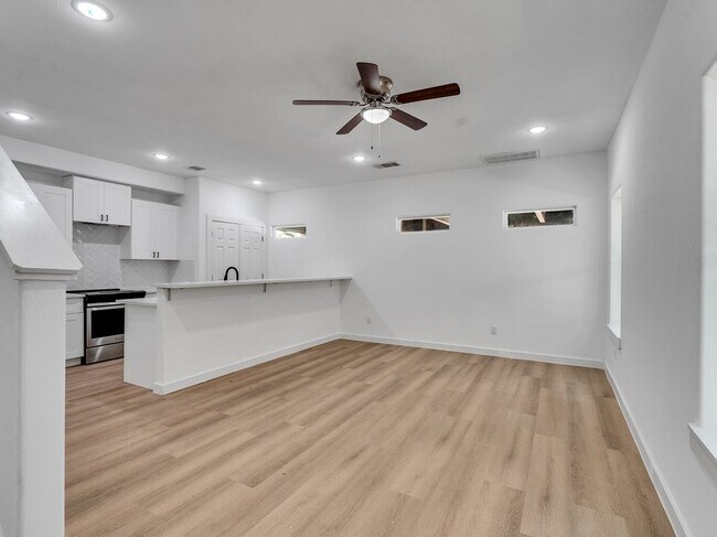 Foto del edificio - 1052 North Ln