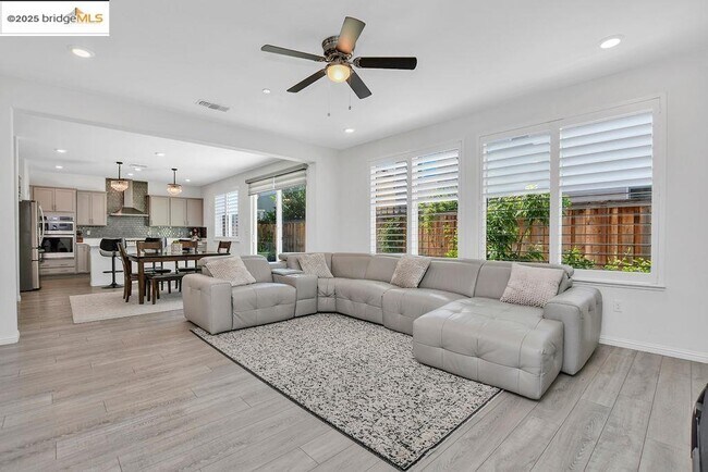 Building Photo - 278 Sespe Creek Ave.