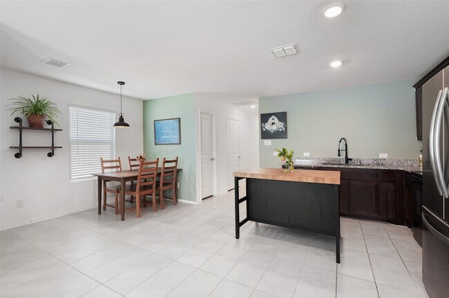 Foto del edificio - 6611 Coulter Dr
