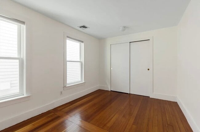 Building Photo - 21 Florence St