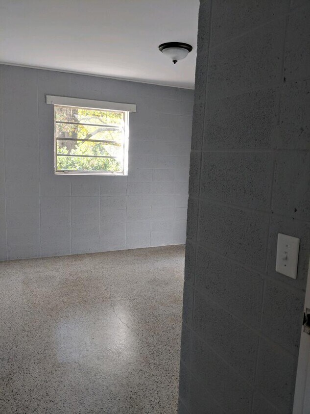 Foto principal - 218 Hicks Rd