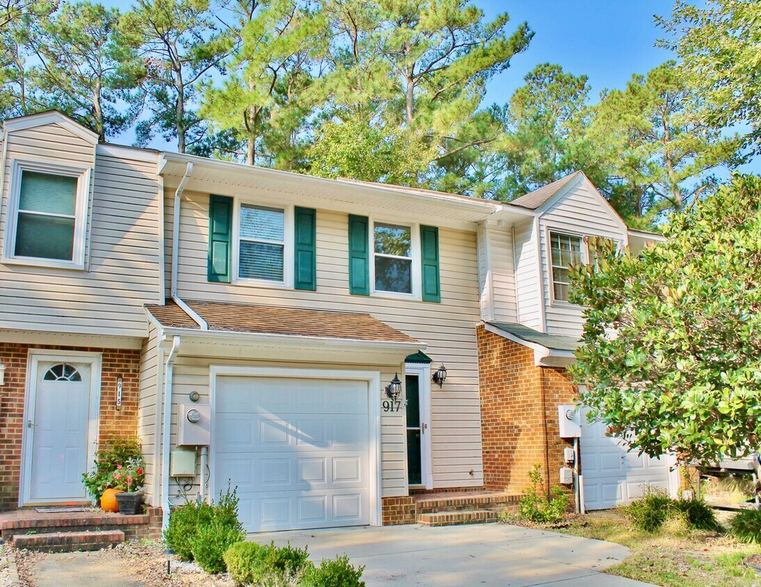 Foto principal - Fantastic 2-Bedroom Townhome In Linkhorn! ...