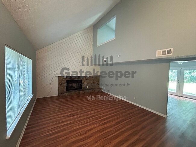 Foto del edificio - 161 Sterling Ridge Dr