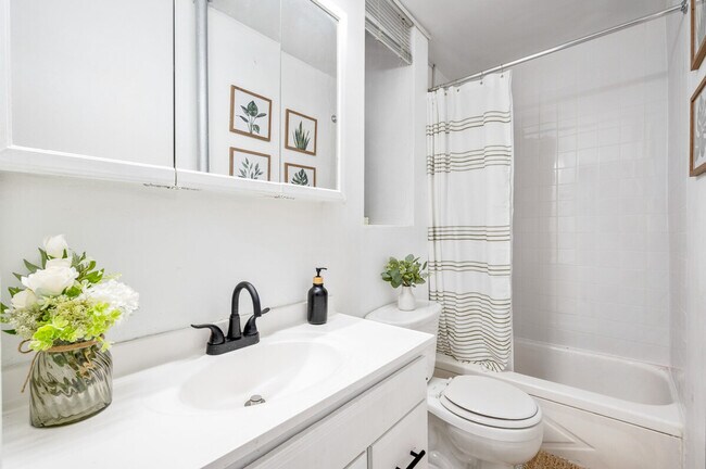 Foto del edificio - 459 W 46th St