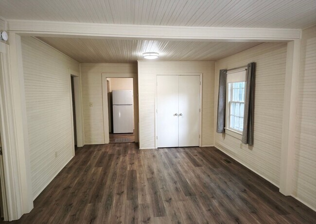 Building Photo - 420 Manning Ave