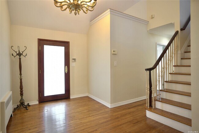 Building Photo - 19 Glenwood Dr