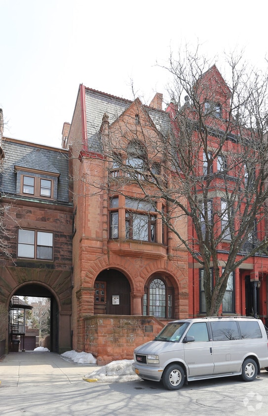Primary Photo - 28 Willett St