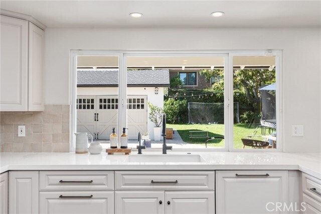 Building Photo - 285 Sierks St