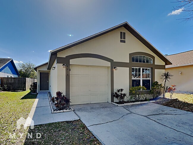 Building Photo - 9812 Carmel Park Dr