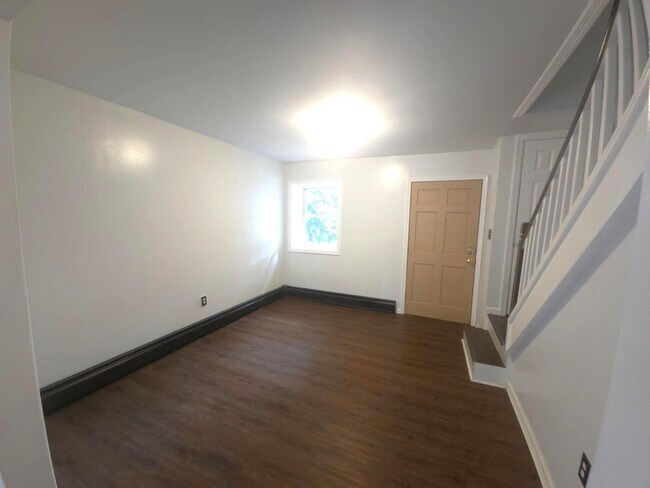 Foto del edificio - 428 Croyden Rd
