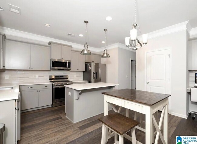 Foto del edificio - 8682 Highlands Dr
