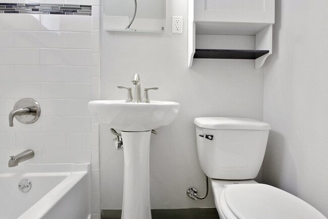Foto del edificio - Gorgeous renovated 2 bedroom!
