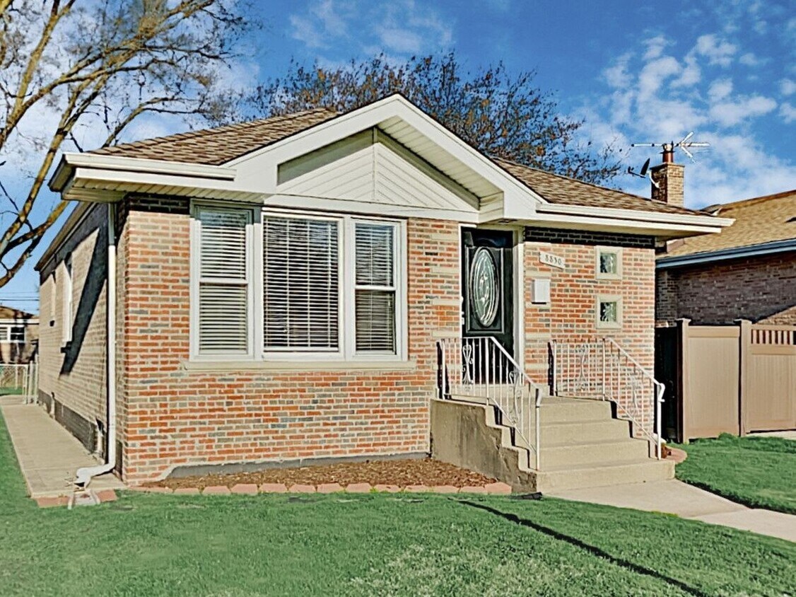Primary Photo - 8830 S Washtenaw Ave