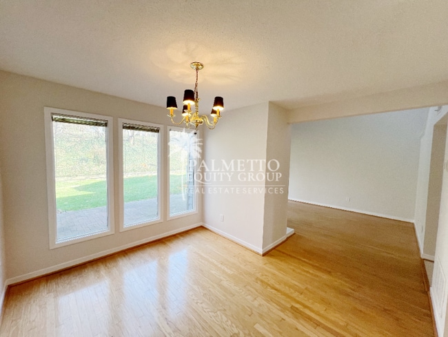 Foto del edificio - 210 N Lindell Rd