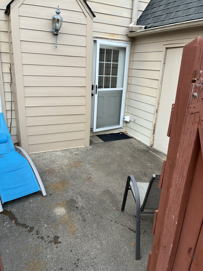 Building Photo - 579 Wedgewood Dr