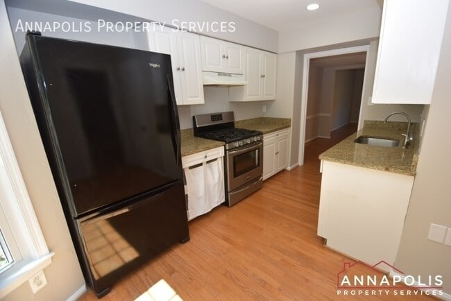 Building Photo - 1650 Albermarle Dr