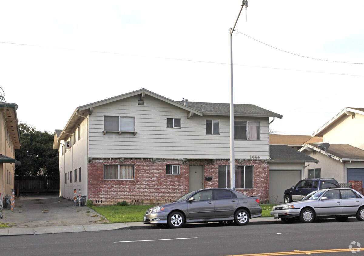 Foto principal - 3444 Monroe St