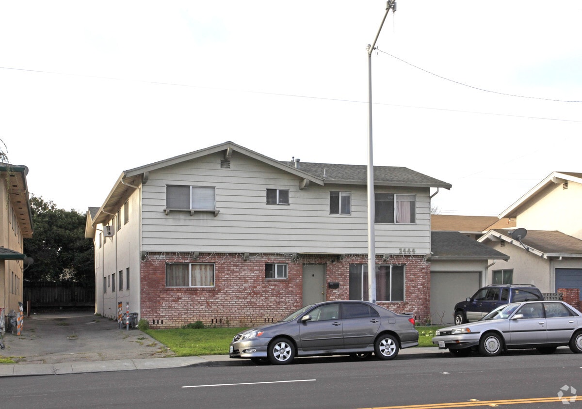 Primary Photo - 3444 Monroe St