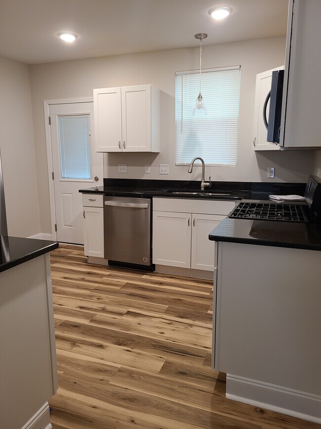 Foto del edificio - 1109 S Champion Ave