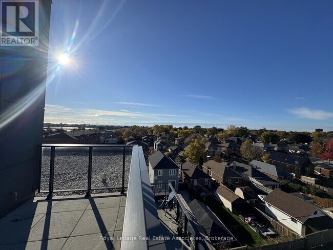 Building Photo - 408 Browns Line