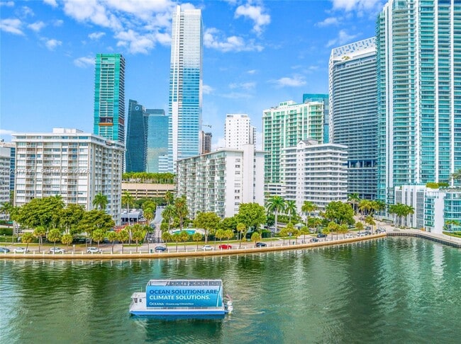 Building Photo - 1408 Brickell Bay Dr