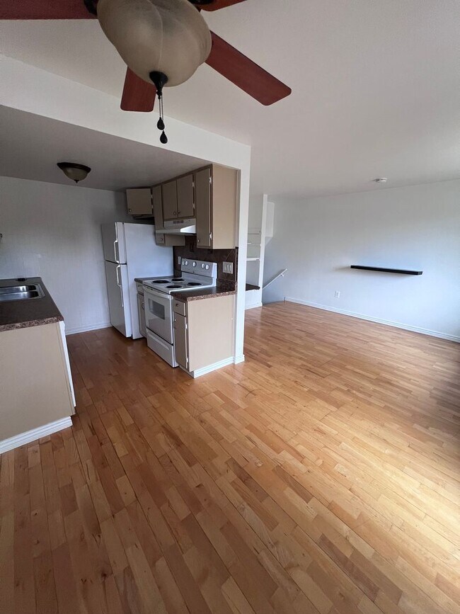 Photo - MOVE IN SPECIAL 2 Bed 2 Bath Townhome in L...