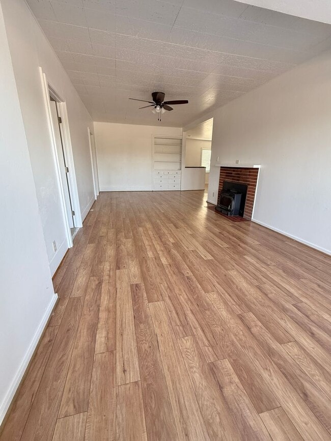 Building Photo - Country Living - Large 3 bedroom, 2 bath Home