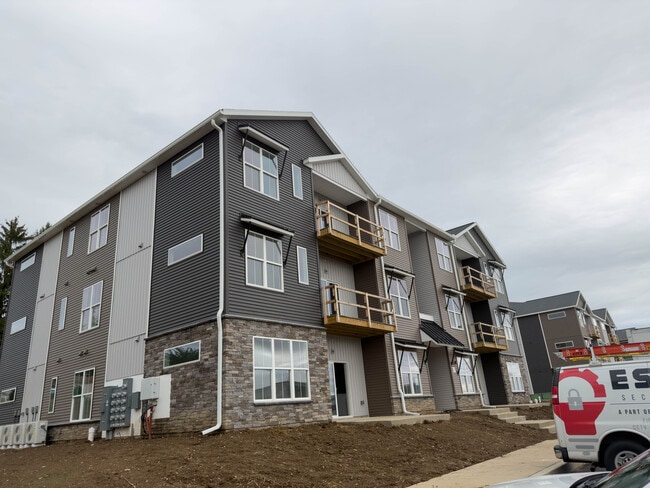Building Photo - Briar Ridge Commons