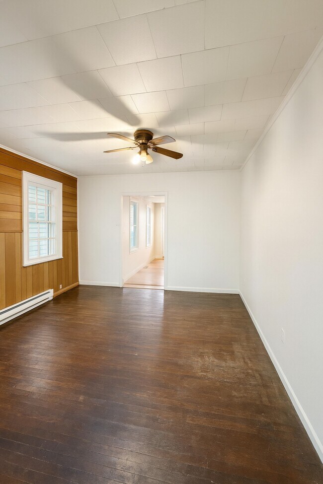 Building Photo - 496 3rd Ave