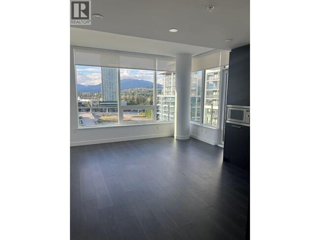 Building Photo - 2425 Alpha Ave