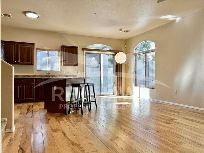 Building Photo - 2401 E Rio Salado Pkwy