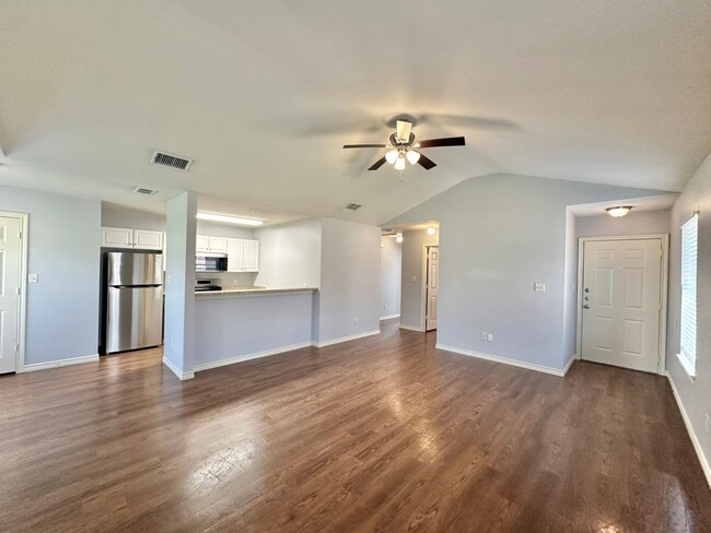 Building Photo - 3 Bedroom 2 Bath Duplex at Mansion Creek i...