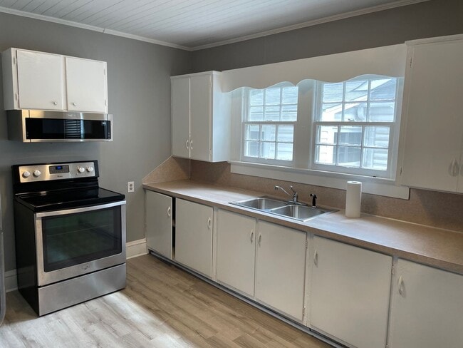 Foto del edificio - 3 BED, 1 BATH HOME IN ASHEBORO $1,250 RENT...