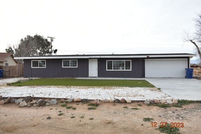 Building Photo - Modern Living in California City