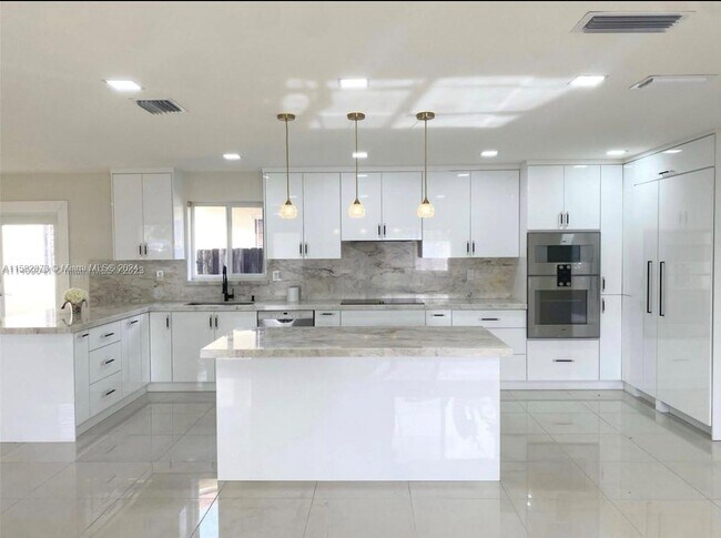 Foto del edificio - 2250 SW 99th Ave