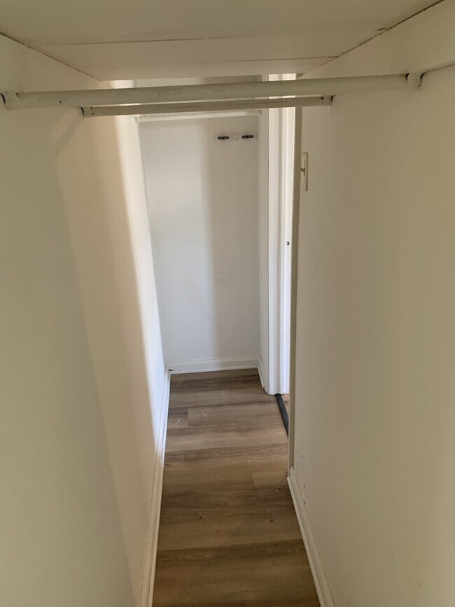 Foto del edificio - 625 W 8th Ave