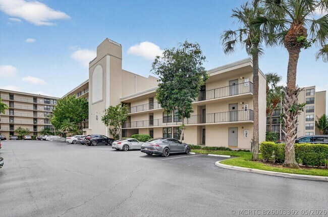 Foto del edificio - 8 Royal Palm Way