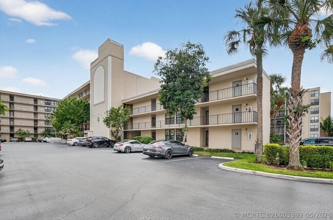 Building Photo - 8 Royal Palm Way
