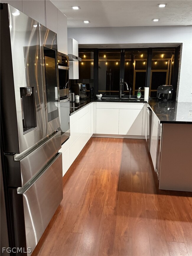 Building Photo - 3410 SE 11th Pl