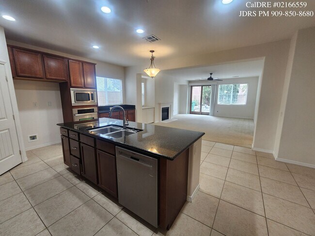 Building Photo - Eastvale 3 Bedroom Home