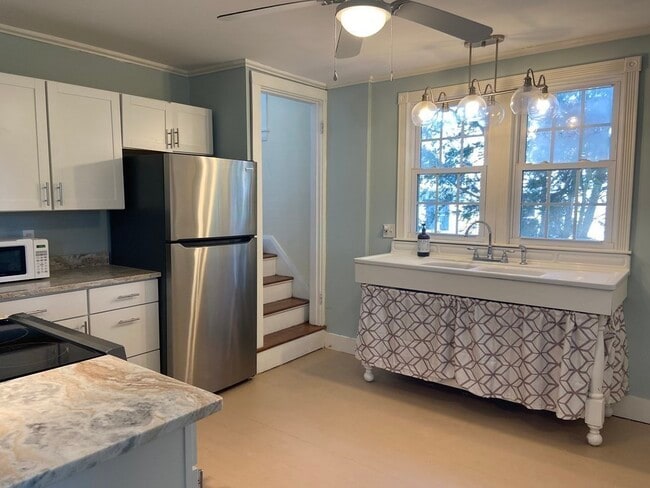 Building Photo - 70 Edgartown Rd