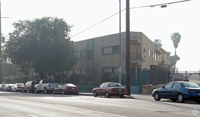 Foto del edificio - 14656 Saticoy St