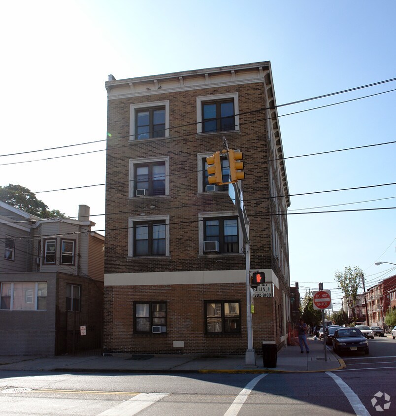 exterior - 517 New York Ave